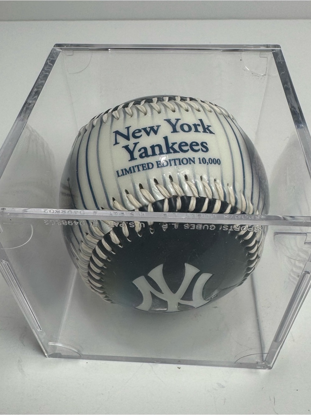 New York Yankees Limited Edition 10,000 Rawlings Baseball w/ Display Case